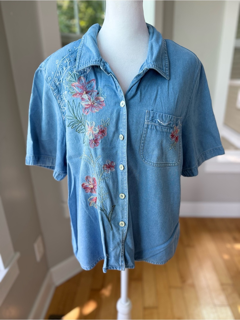 Vintage Koret Blue Denim Button Down Jean Shirt Pink Floral Embroidery Sz XL